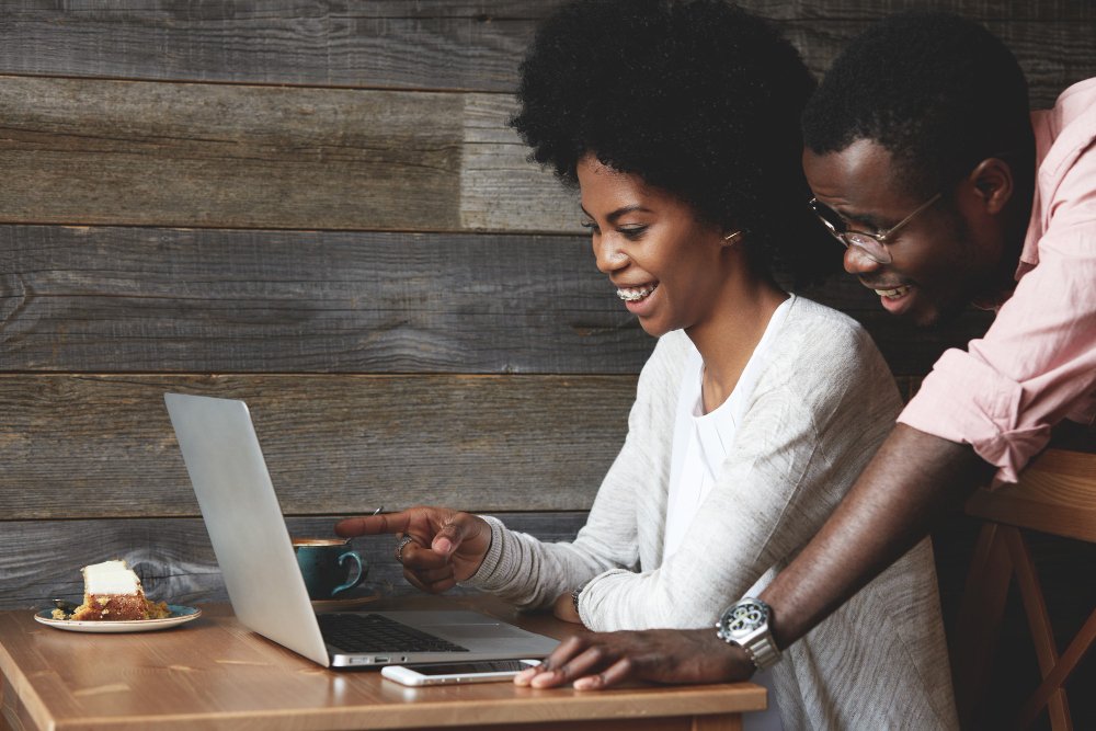 Logos Influence Website Credibility for Businesses