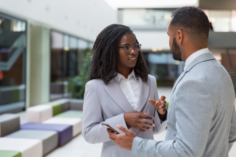 Business owner and supplier talking at a delivery, the relationships behind first backlinks for a small business