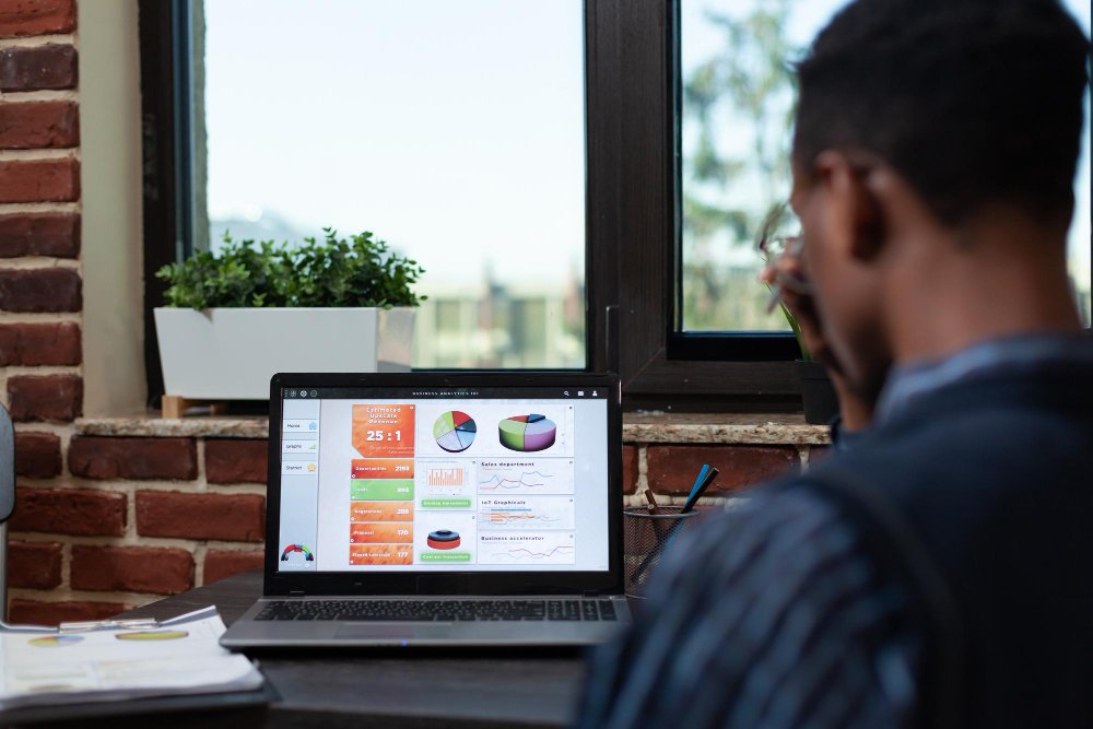 The 5 writing habits that get your business quoted inside AI answers instead of scrolled past.